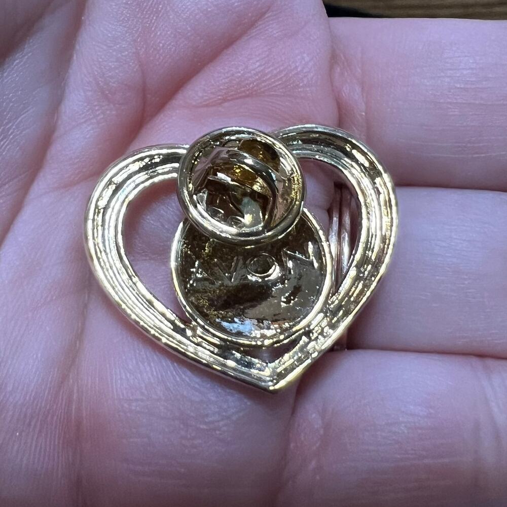 Vintage Lot Brooches Lapel Pins Gold Tone Noahs Ark World Heart Filigree Circle - Picture 10 of 10